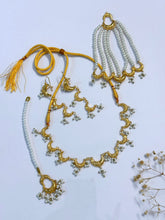 Chaand Gold-pleated Set