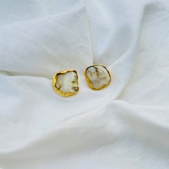 MOTHER PEARL STUDS