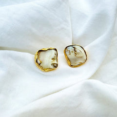 MOTHER PEARL STUDS