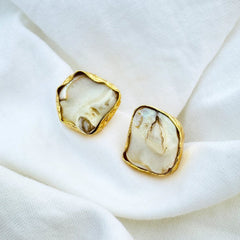 MOTHER PEARL STUDS
