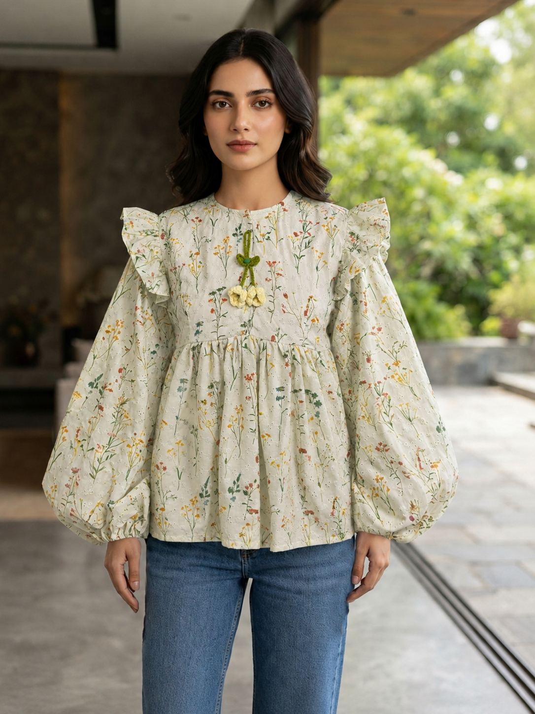 CREAMY FLORAL TOP