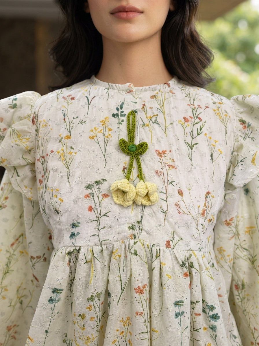 CREAMY FLORAL TOP