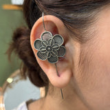 FLOWER EARNEEDLE