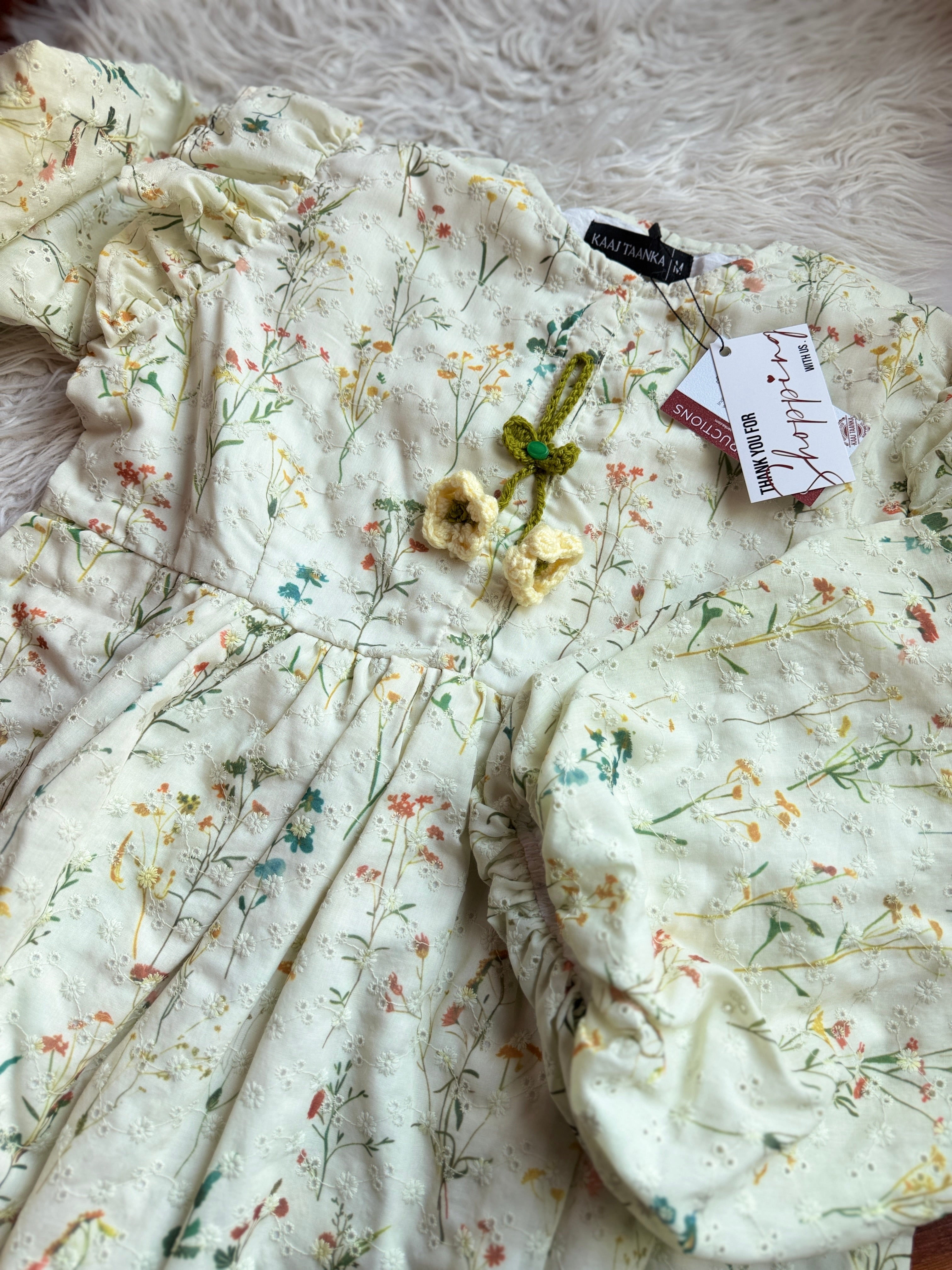 CREAMY FLORAL TOP