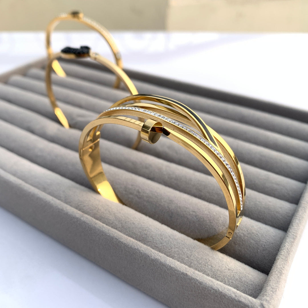 NAIL BANGLE