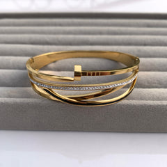 NAIL BANGLE