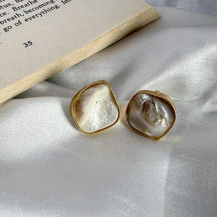MOTHER PEARL STUDS