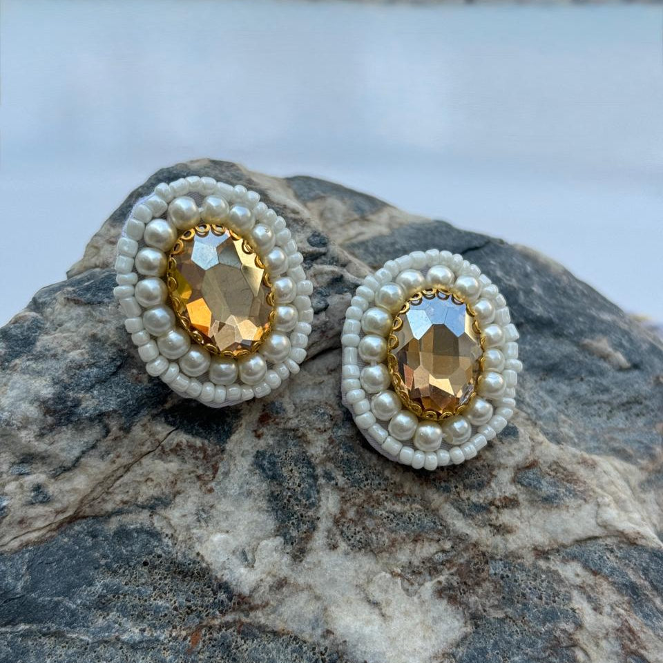 STONE EARRING