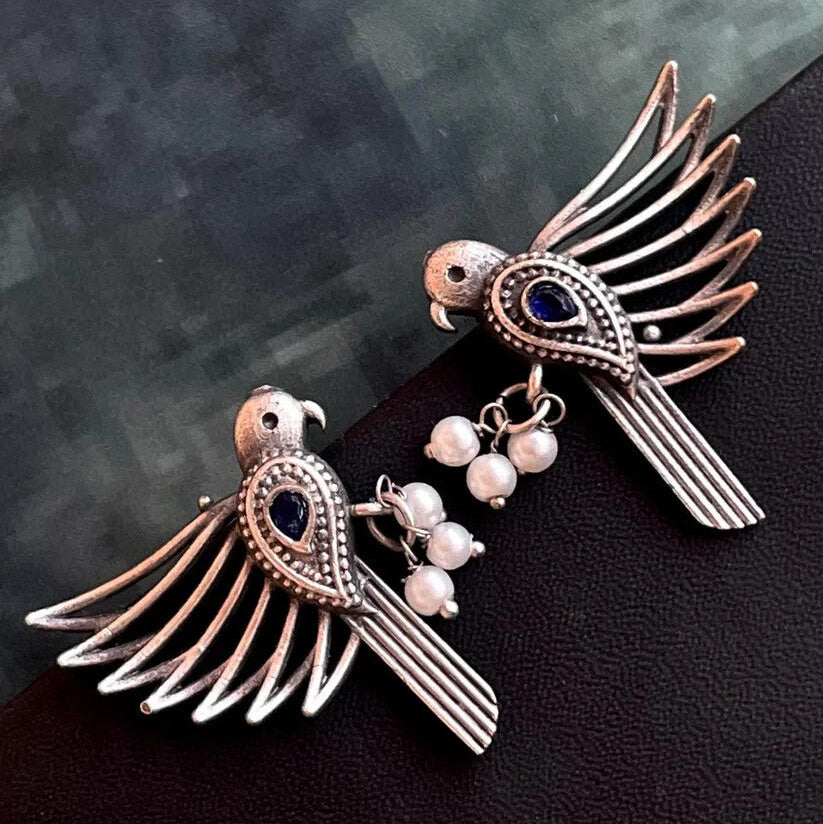 FLYING BIRDS